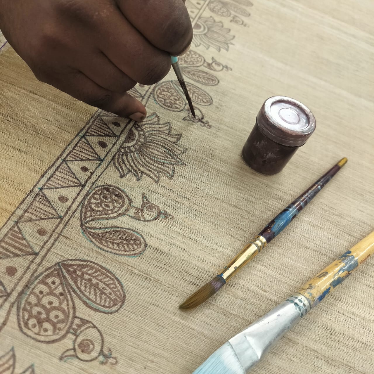 Load video: Madhubani-Hand-Painted-Tussar-Silk-Saree